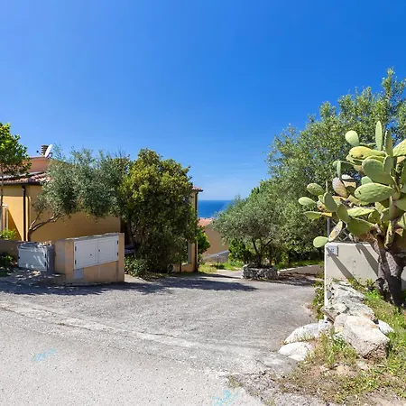 Apartment A Due Passi Dal Mare Isola Rossa (Sassari)